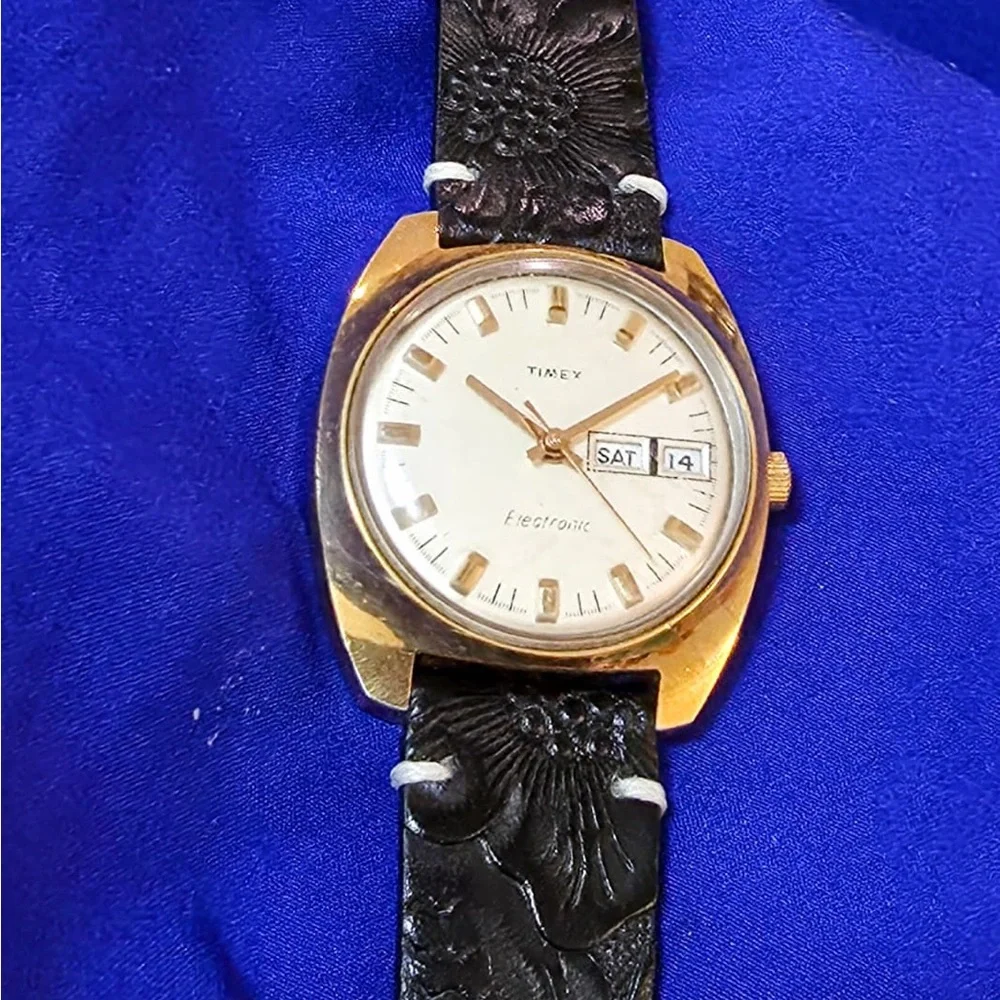 Timex Electronic Vintage Mens Watch 37mm New battery